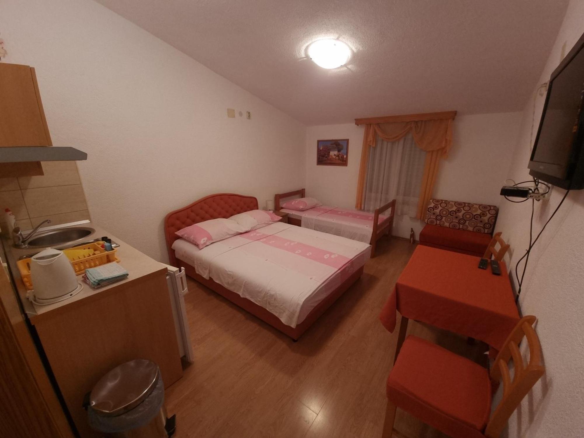 Apartments Cipetic Kastela Exterior photo