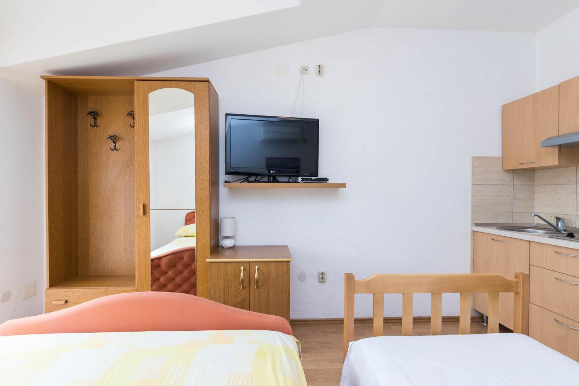 Apartments Cipetic Kastela Exterior photo