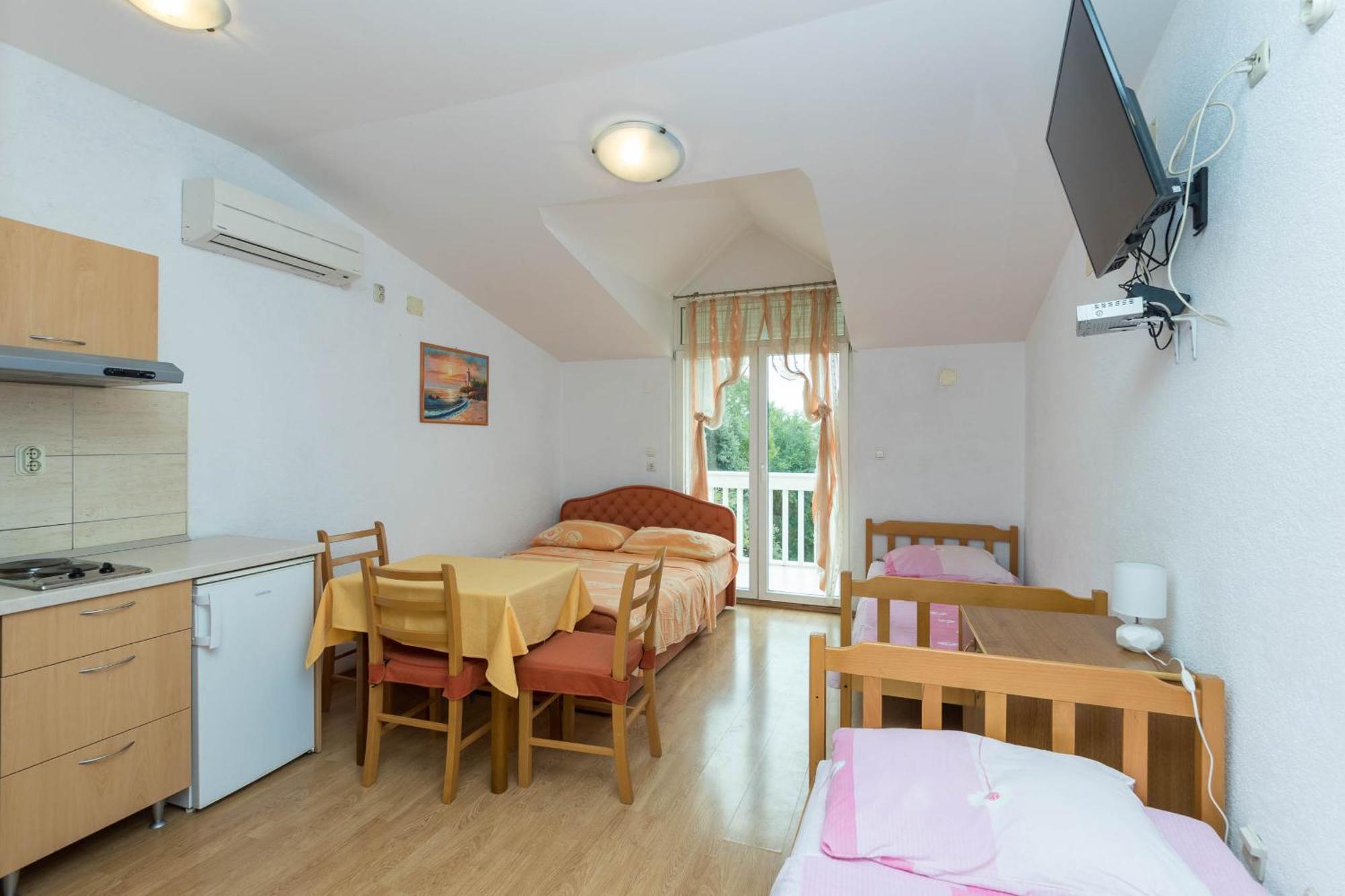 Apartments Cipetic Kastela Exterior photo