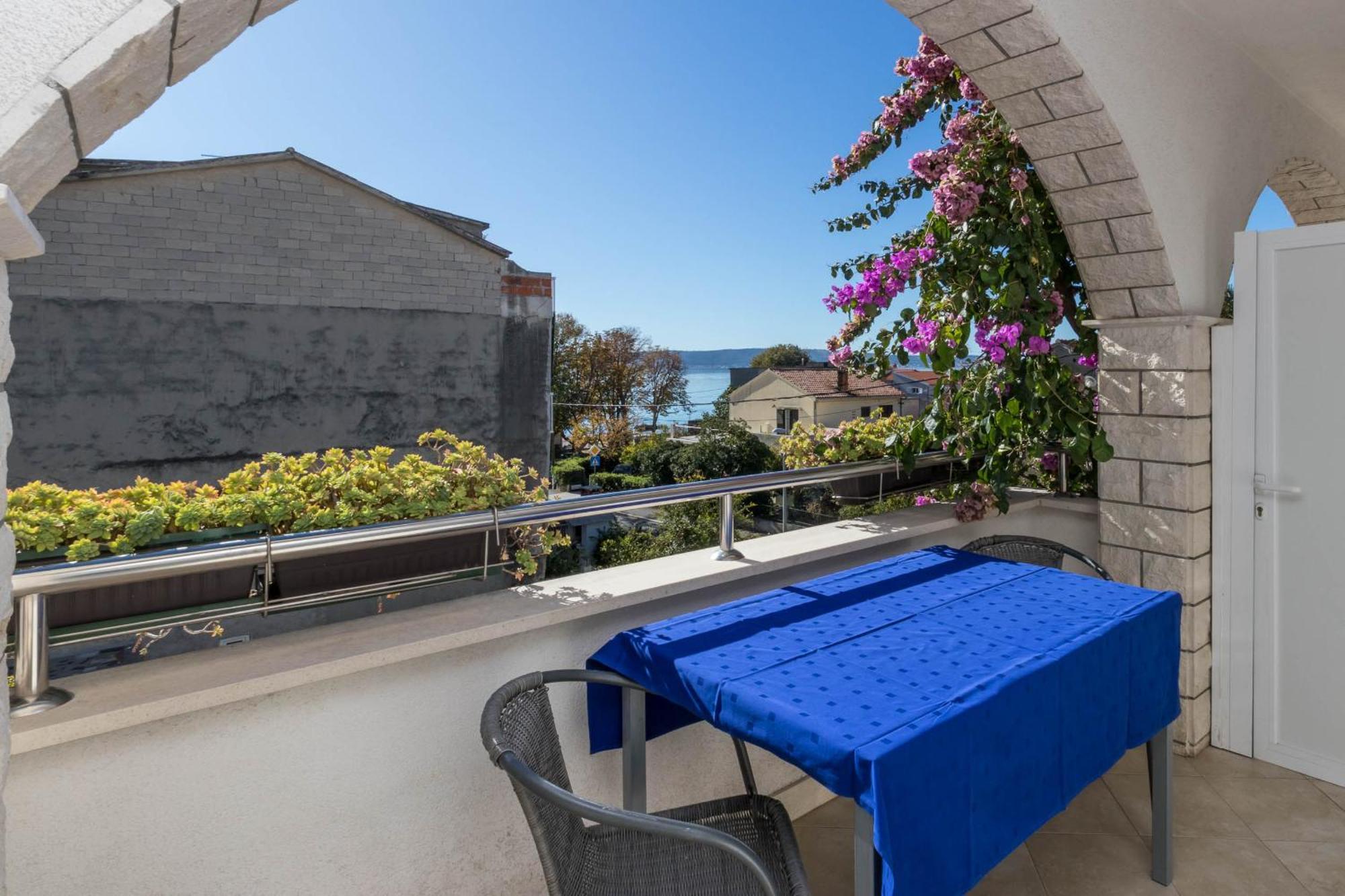Apartments Cipetic Kastela Exterior photo